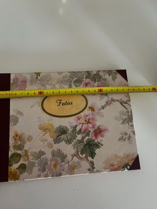 Álbum de fotos floral con cordón