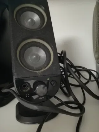 Logitech X-230 Sistema de Altavoces 2.1 PC