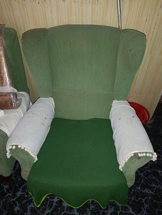Sofá y 2 sillones clásicos verdes