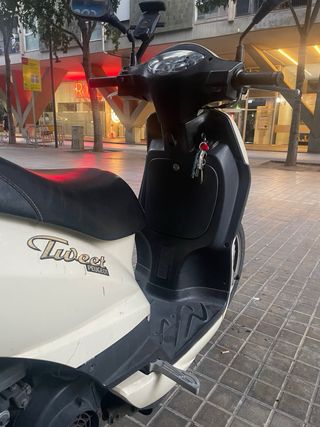 Peugeot Tweet 125 Scooter