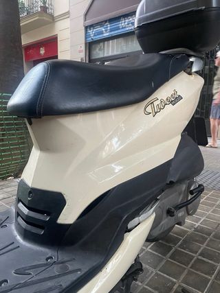 Peugeot Tweet 125 Scooter