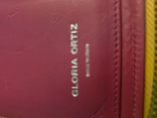 Cartera de piel roja