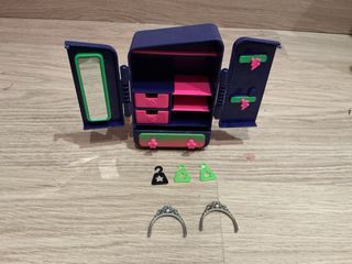 Armario Juguete y Cubo Mágico