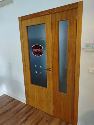 Puerta Roble Maciza 72.5 cm y doble.