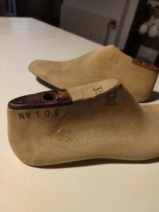 Hormas de zapato antiguas de madera
