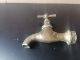 Grifo antiguo de latón