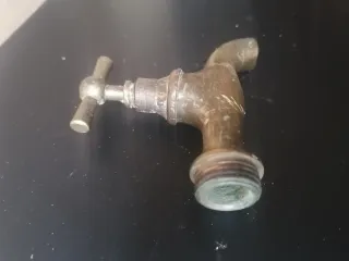 Grifo antiguo de latón