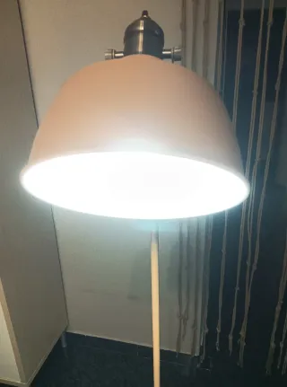 Lámpara de pie direccionable Louise-mostaza