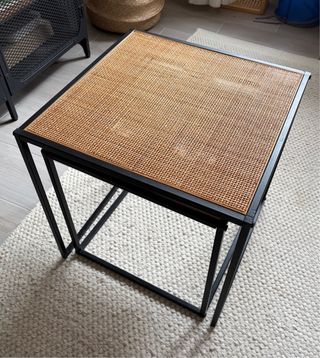 Tavoli nido quadrati in rattan e metallo