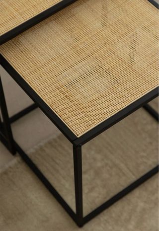 Tavoli nido quadrati in rattan e metallo