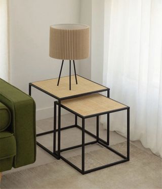 Tavoli nido quadrati in rattan e metallo