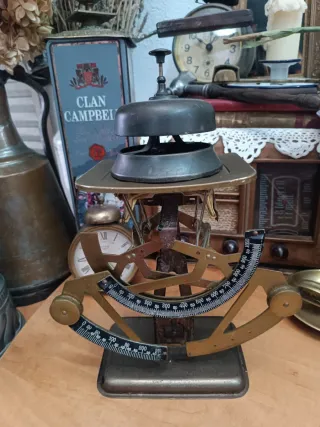 Antigua báscula de cartas francesa