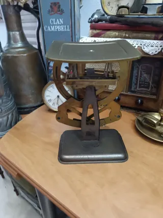 Antigua báscula de cartas francesa