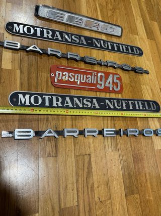 Lote insignias tractores Ebro, Barreiros, Pasquali