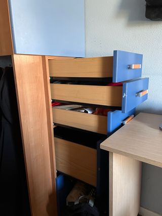 Armario modular azul y madera