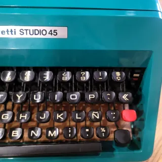 Máquina de escribir Olivetti Studio 45