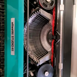 Máquina de escribir Olivetti Studio 45