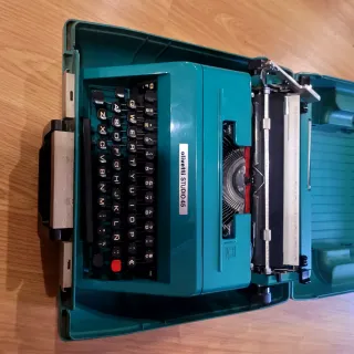 Máquina de escribir Olivetti Studio 45