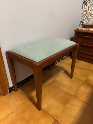 Estructura de cama 135x190, mesitas y tocador