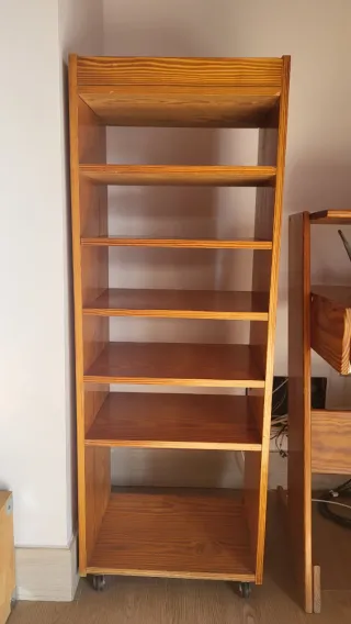 Mesa de ordenador de madera