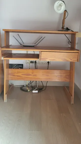 Mesa de ordenador de madera