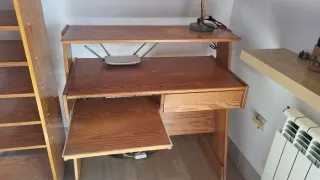 Mesa de ordenador de madera