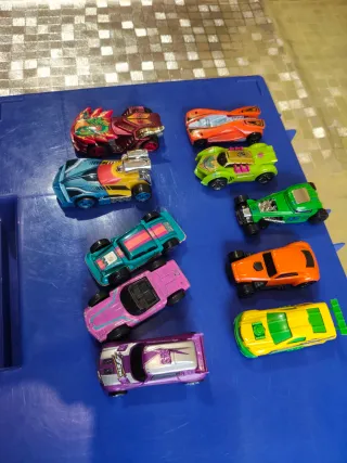 Lote de 10 coches de juguete