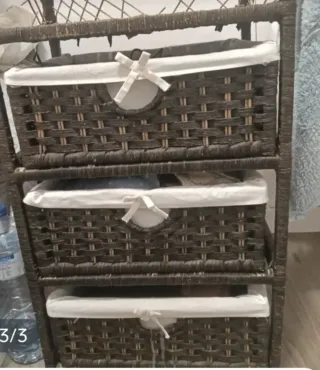 Cajonera de mimbre y tela
