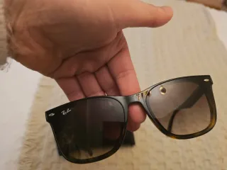 Gafas de sol Ray-Ban negras y marrones