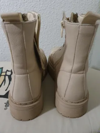 Botas de piel beige