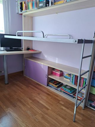 Escritorio y cama plegable con estantería