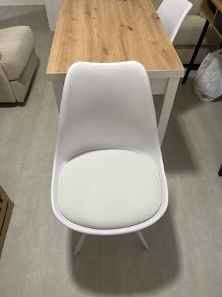 Mesa de cocina con 2 sillas