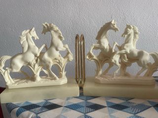 Figuras de caballos posalibros