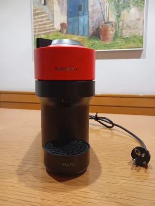 Cafetera Nespresso Vertuo Roja y Negra