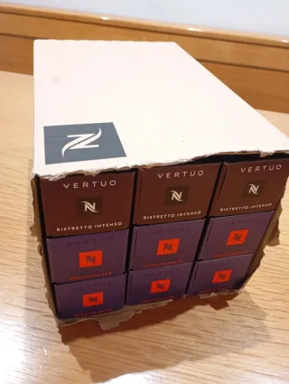 Cafetera Nespresso Vertuo Roja y Negra