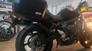 Yamaha FZ6 S2 Negra con Maletas Givi