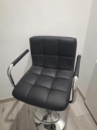 Sillas Altas Negras y Cromadas. Altura graduable