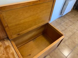 Banco esquinero de madera de pino