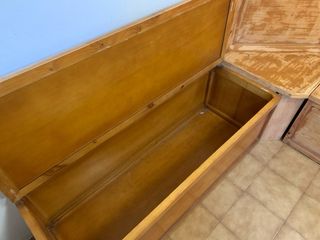 Banco esquinero de madera de pino