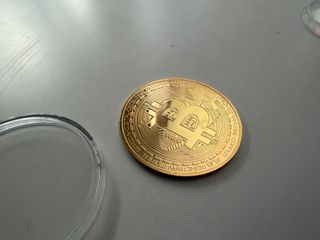 Moneda Bitcoin Chapada en Oro Coleccionable