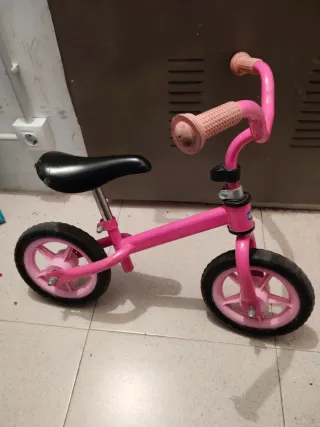 Bicicleta de equilibrio rosa