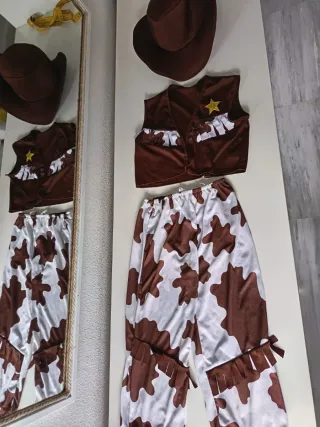 Varios disfraces. Preguntar talla y disponibilidad