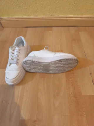 Zapatillas blancas niño