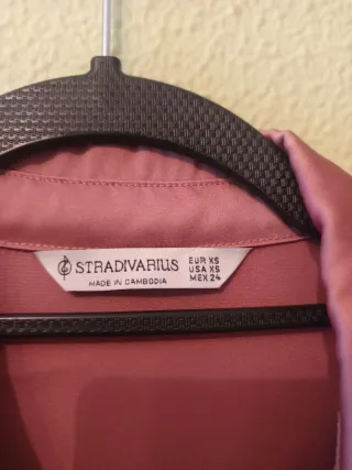 Blusa Stradivarius raso rosa Talla XS