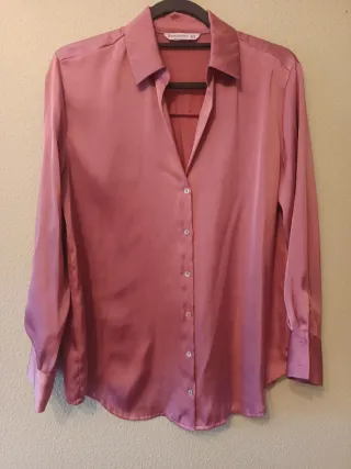 Blusa Stradivarius raso rosa Talla XS