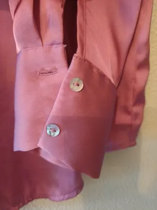 Blusa Stradivarius raso rosa Talla XS