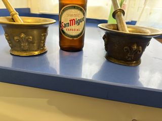 Morteros antiguos de bronce d la flor d lis