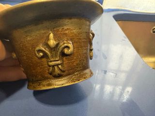 Morteros antiguos de bronce d la flor d lis