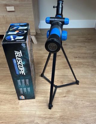 Telescopio Buki con trípode 89 cm