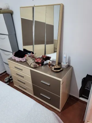 Cómoda con espejo